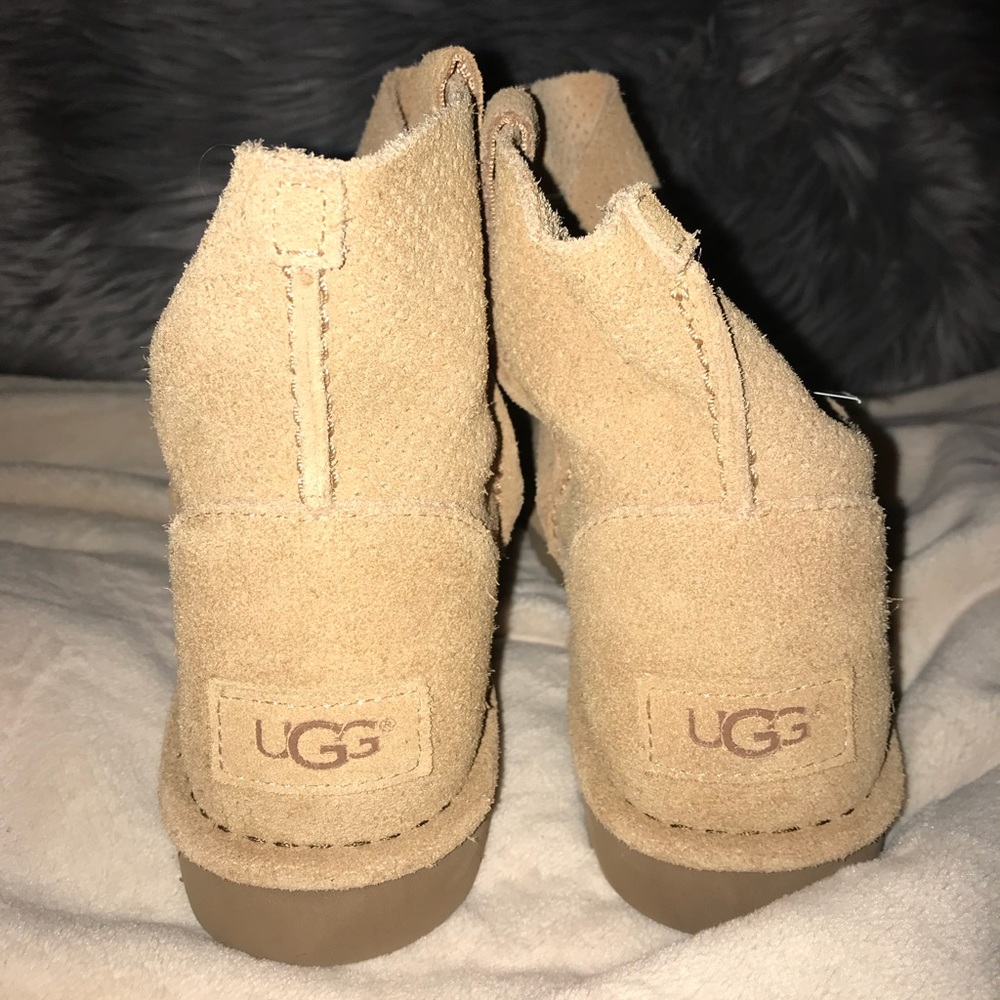 Tan Uggs